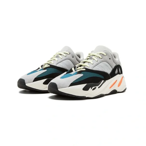 کتونی  آدیداس یزی  Adidas Yeezy 700